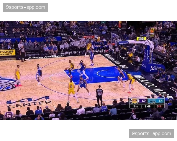 班凯罗封盖詹姆斯后球权归属 录像中心无法提供清晰角度 班凯罗封盖詹姆斯后球权归属 录像中心无法提供清晰角度